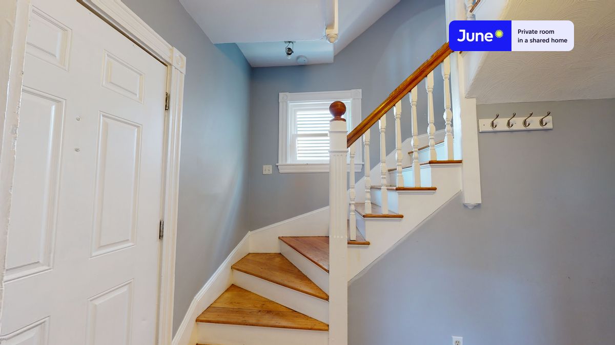 Photos of apartment on Saunders St.,Boston MA 02134