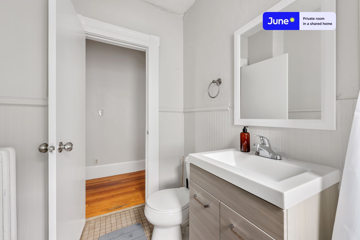 Photos of apartment on Craigie St.,Boston MA 02143