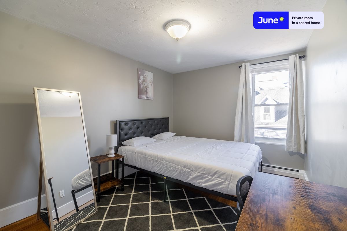 Pictures of  property for rent on Bacon St., Boston, MA 02458