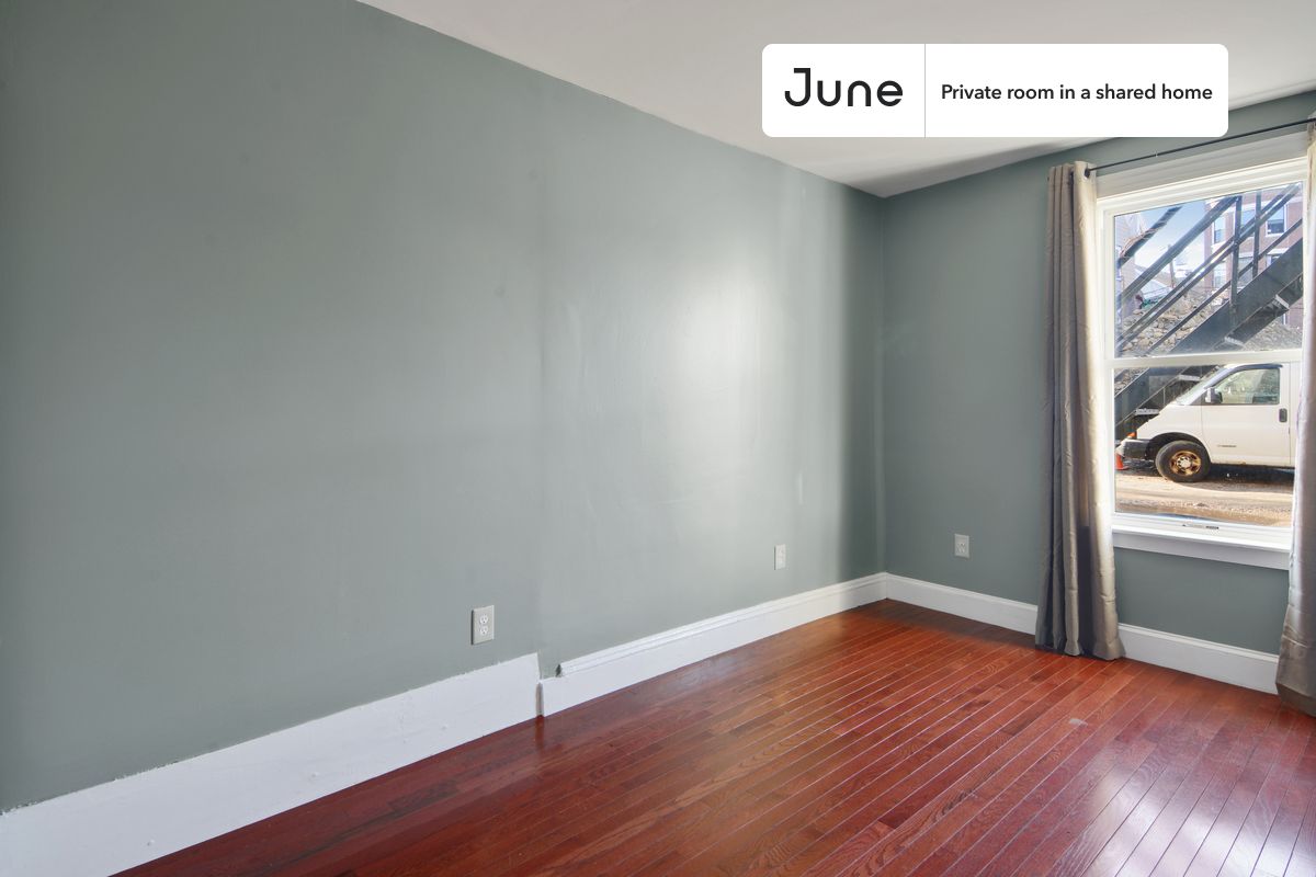 Photos of apartment on Linden St.,Boston MA 02134