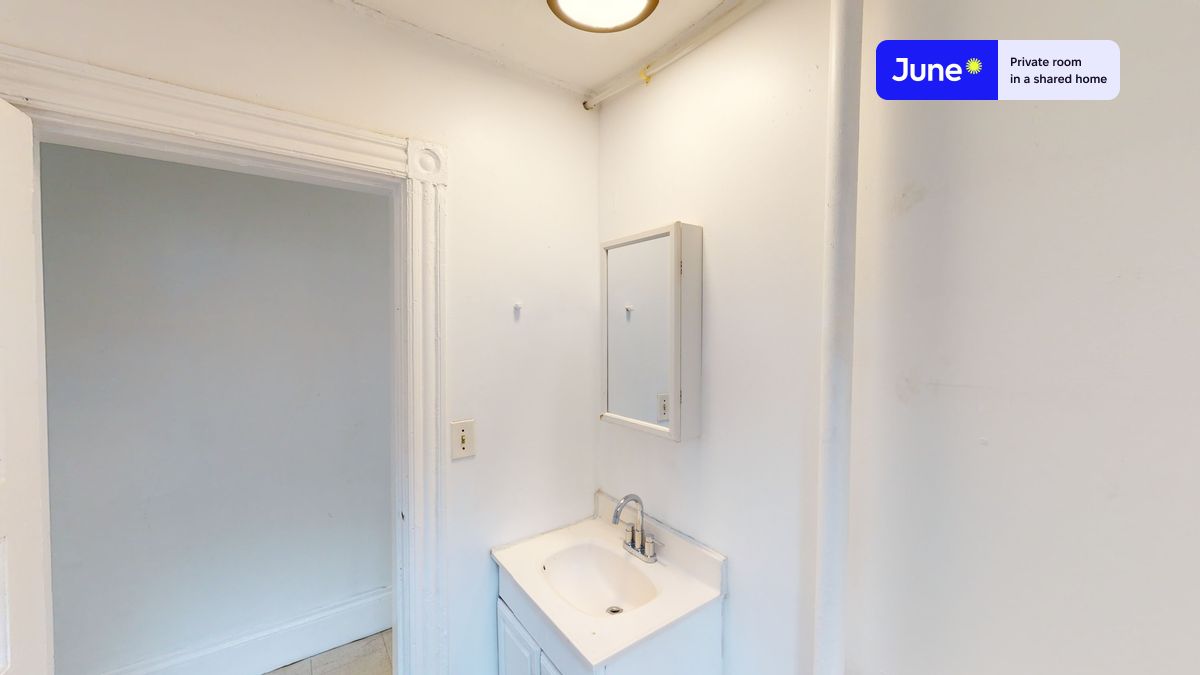 Photos of apartment on Linden St.,Boston MA 02134