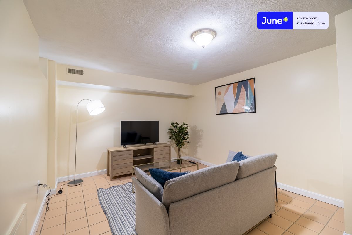 Photos of apartment on Paris,Boston MA 02128
