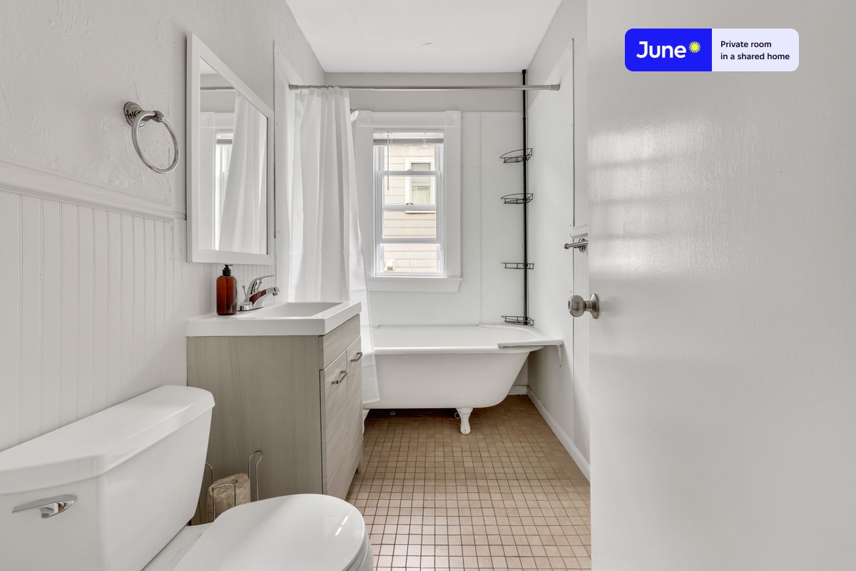 Photos of apartment on Craigie St.,Boston MA 02143
