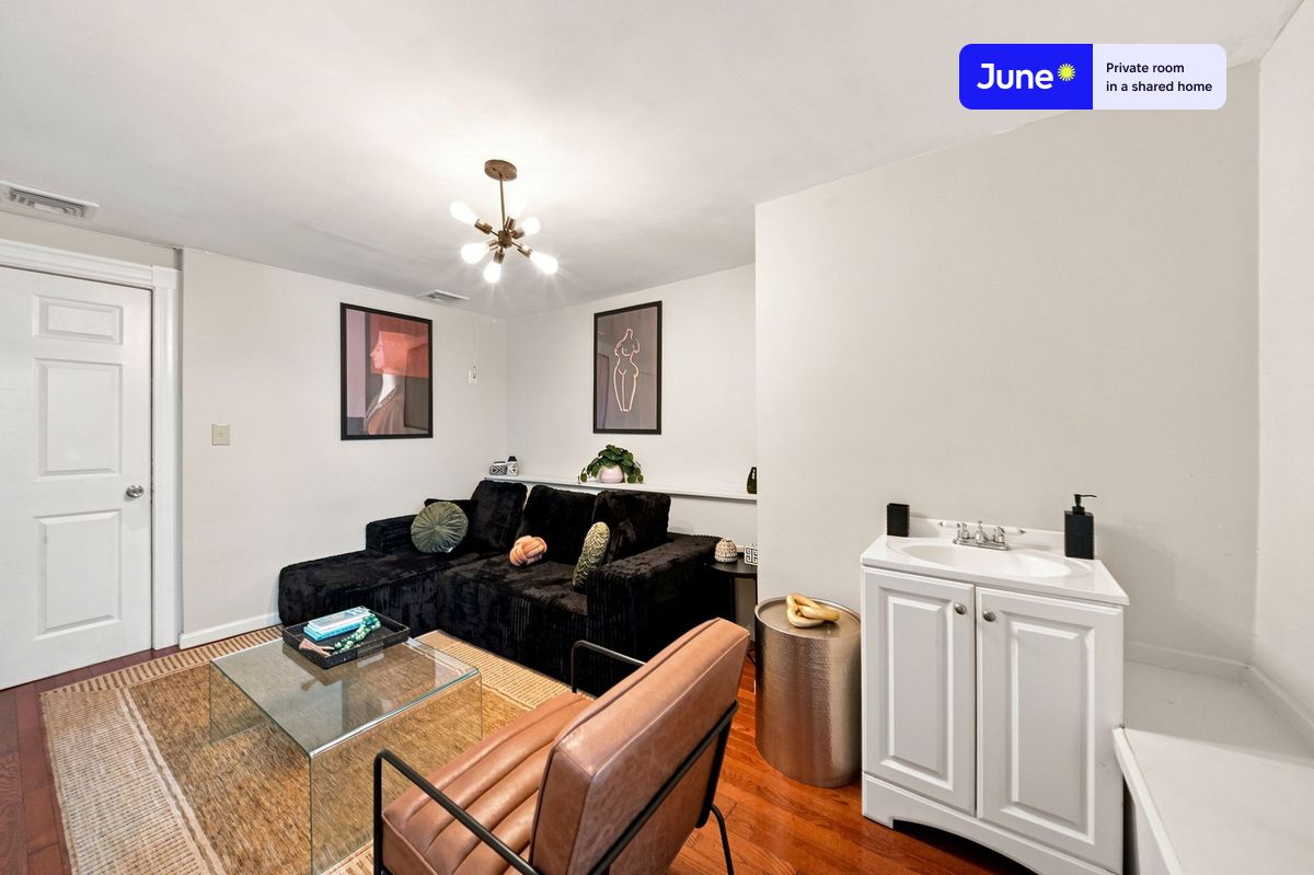 Photos of apartment on Linden St.,Boston MA 02134