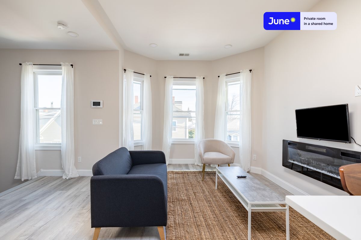 Photos of apartment on Newport St.,Boston MA 02125