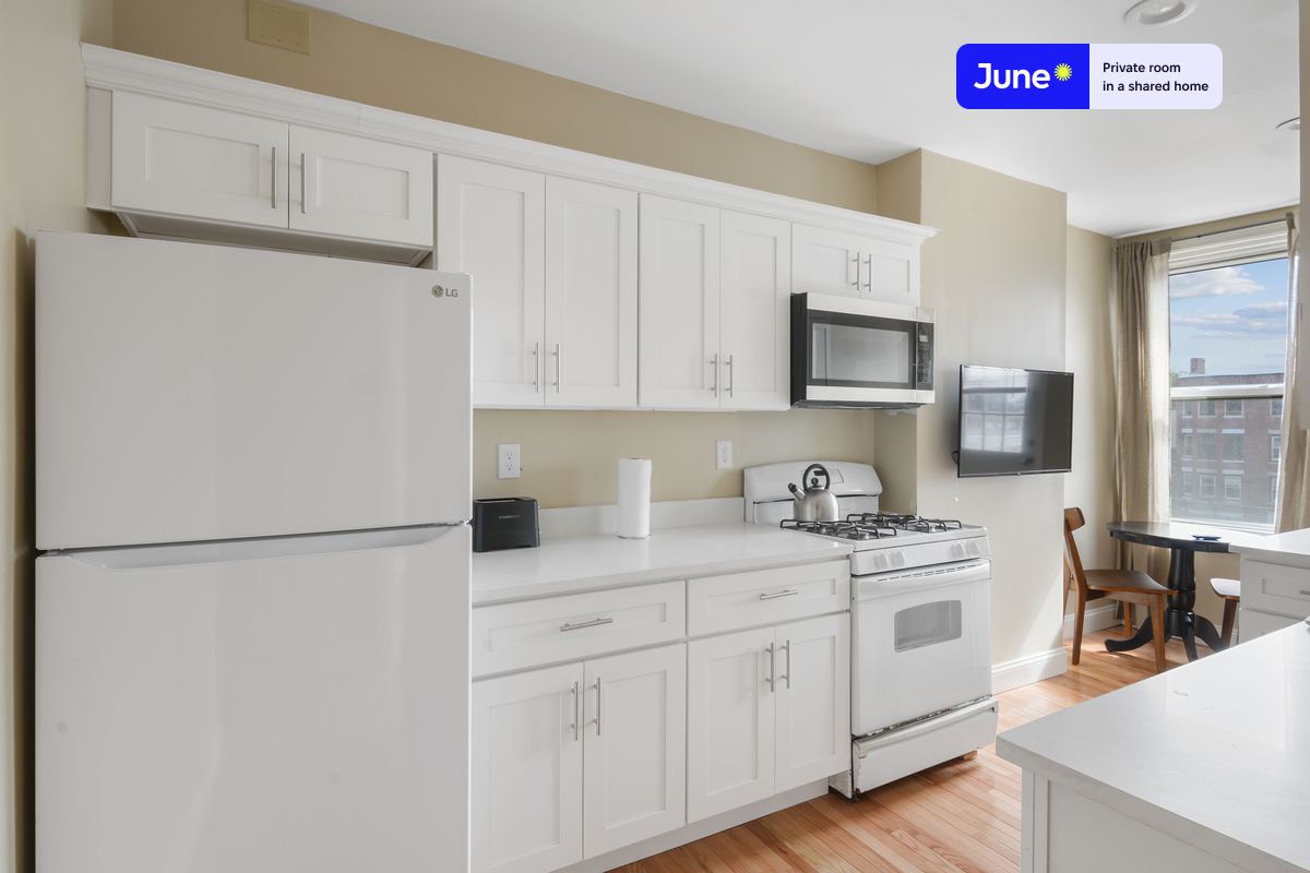 Photos of apartment on Linden St.,Boston MA 02134