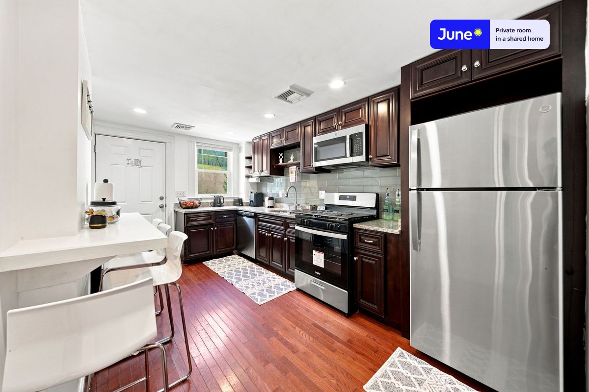 Photos of apartment on Linden St.,Boston MA 02134