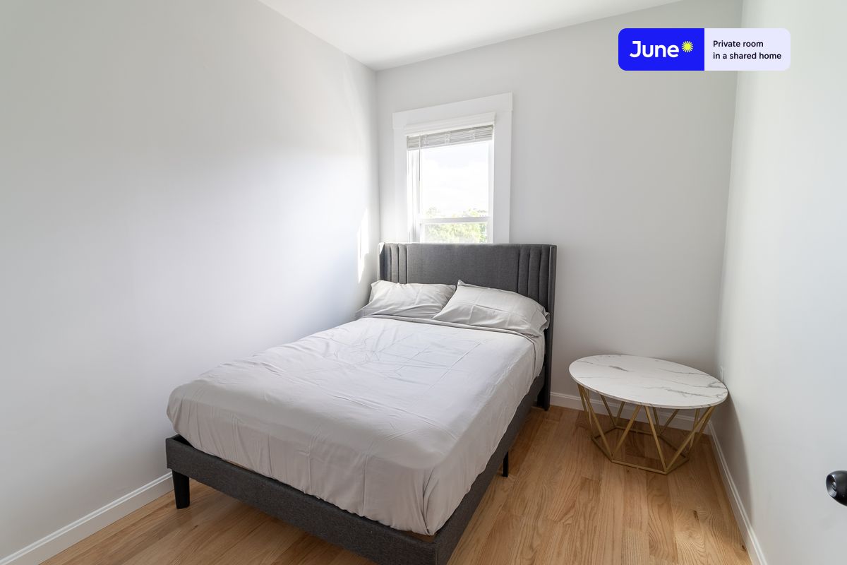 Pictures of  property for rent on Mount Vernon St., Boston, MA 02125