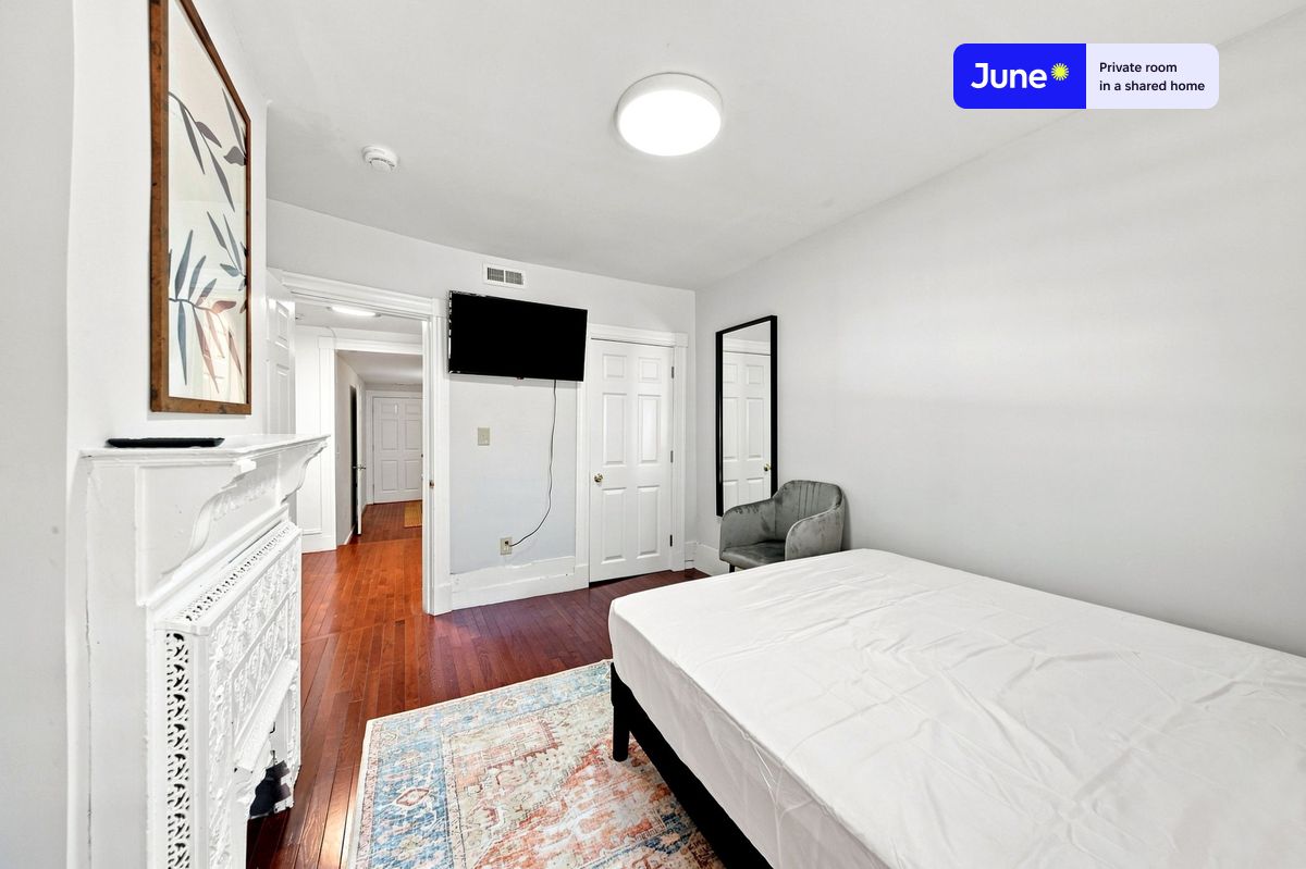 Photos of apartment on Linden St.,Boston MA 02134