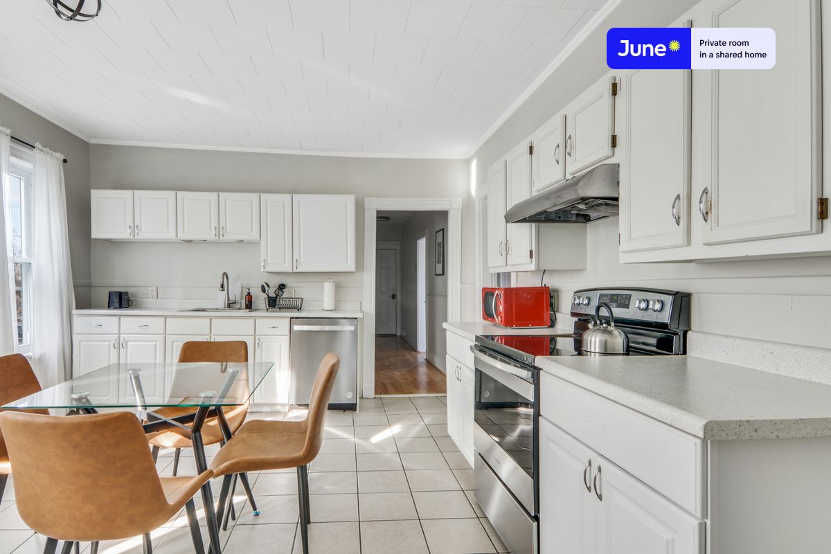 Photos of apartment on Craigie St.,Boston MA 02143