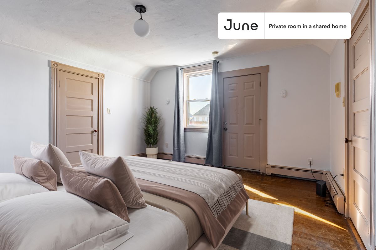 Pictures of  property for rent on Washington St., Boston, MA 02121