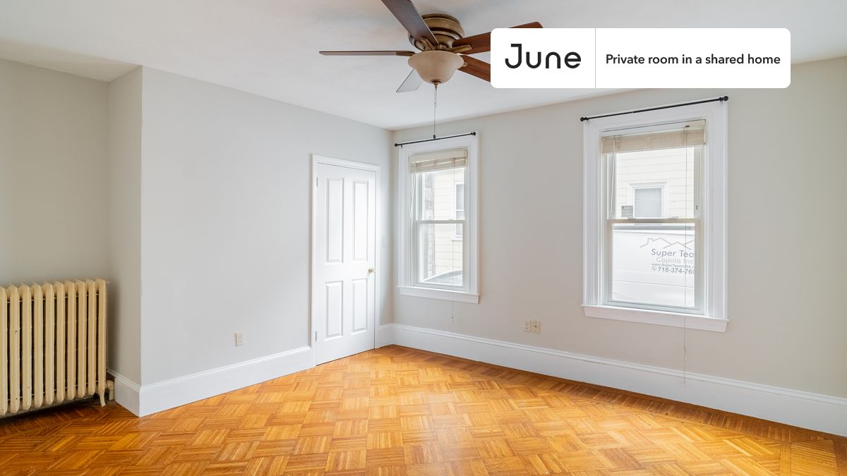 Move in by March 15 and unlock our extended promotion - save up to $300 on your stay! Use code: "HELLOFEB".

PLEASE NOTE: This is a private room in a shared apartment. You will have your own bedroom and shared common areas (kitchen, bathroom, etc.) with other residents.

Queen bedroom in a 3 bedroom / 1 bathroom apartment!

Check out 3D tour now:  https://jnhm.es/8dH

This  Queen room in Somerville  offers flexible lease lengths, including a standard 12-month term and options up to 18 months. You pick your custom start and end date. Monthly rent rate is determined by furnishing preference, move-in date and move-out date. Speak to a June representative for recommendations on the best stay duration for the lowest rate, and learn more about this home on the June website:  https://jnhm.es/6sx

Amenities of this home:   Guarantors Allowed,       Flat-Screen TV,    Dine in kitchen,       Laundry in home (free),    Furnished Common Areas,    Wi-Fi - Paid separately (High-Speed),    Front porch,    Balcony,    Living area,    Parking Spot (Paid separately),    Hardwood Flooring,    Microwave,    Oven,    Refrigerator,    Community Events,   also, this unit is conveniently located, several local parks, restaurants and bars are just minutes away.

About June Homes: Welcome to the easiest rental experience of your life. Rent furnished or unfurnished apartments available with a flexible lease, including a standard 12-month term and options up to 18 months. As a resident, you’ll have access to 24/7 support and monthly cleanings of the home’s shared spaces. Sign up now to apply online for your next home with June: https://jnhm.es/sign-roomi

Brokers welcome! Contact us for more details.

Interested? Kindly note that the minimum stay duration would be 31 days. 

Use this listing ID when speaking to June team:  #1667 B