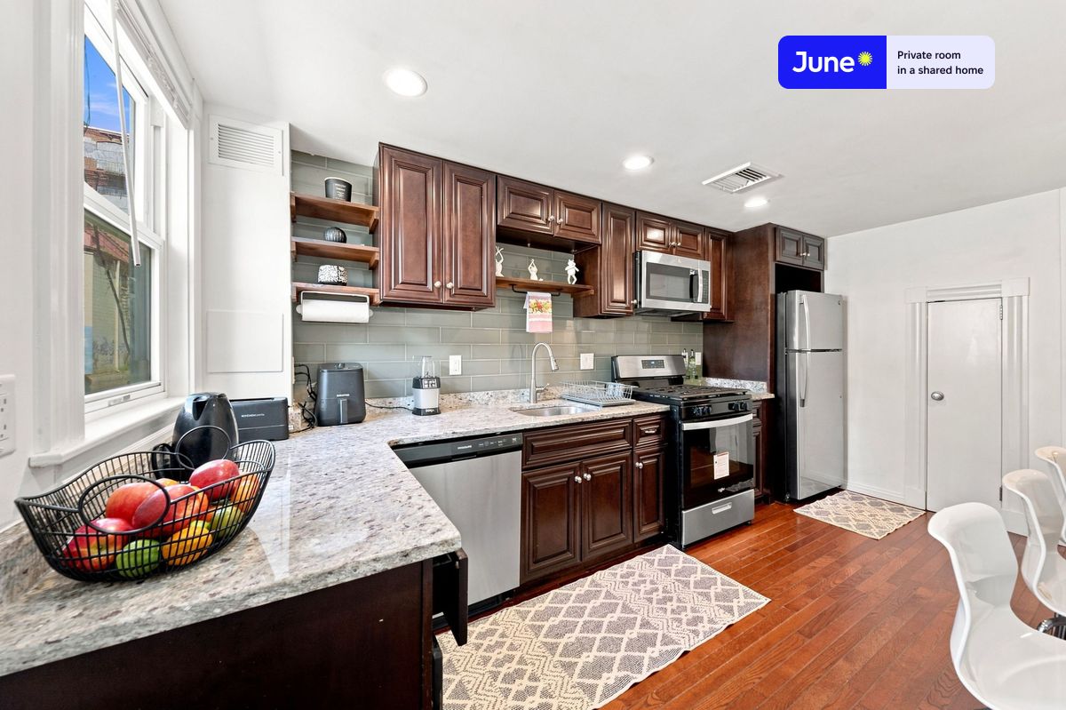 Photos of apartment on Linden St.,Boston MA 02134