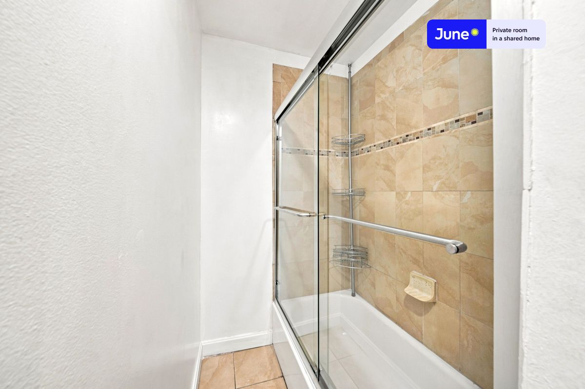 Photos of apartment on Linden St.,Boston MA 02134