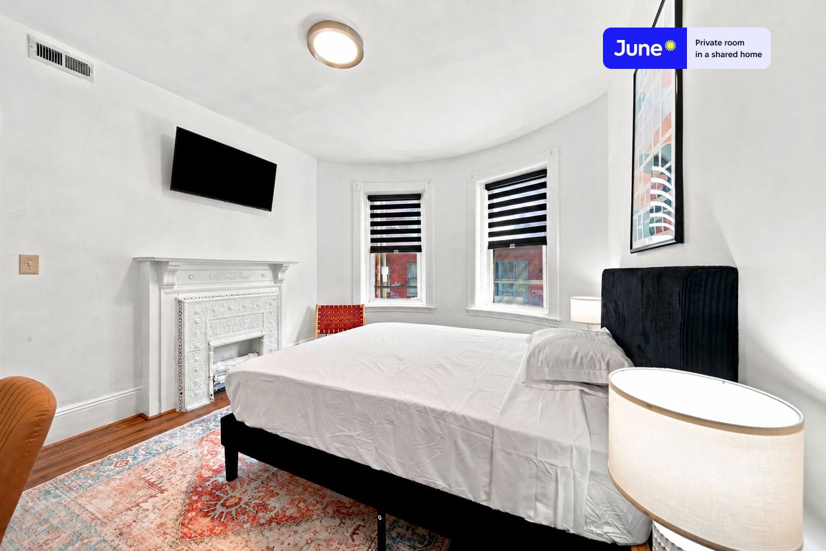 Photos of apartment on Linden St.,Boston MA 02134