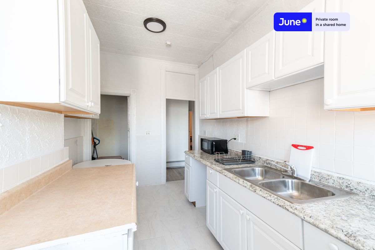 Photos of apartment on Linden St.,Boston MA 02134