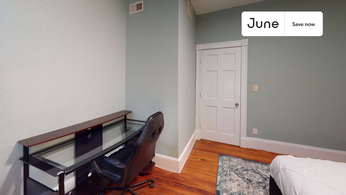 Photos of apartment on Linden St.,Boston MA 02134