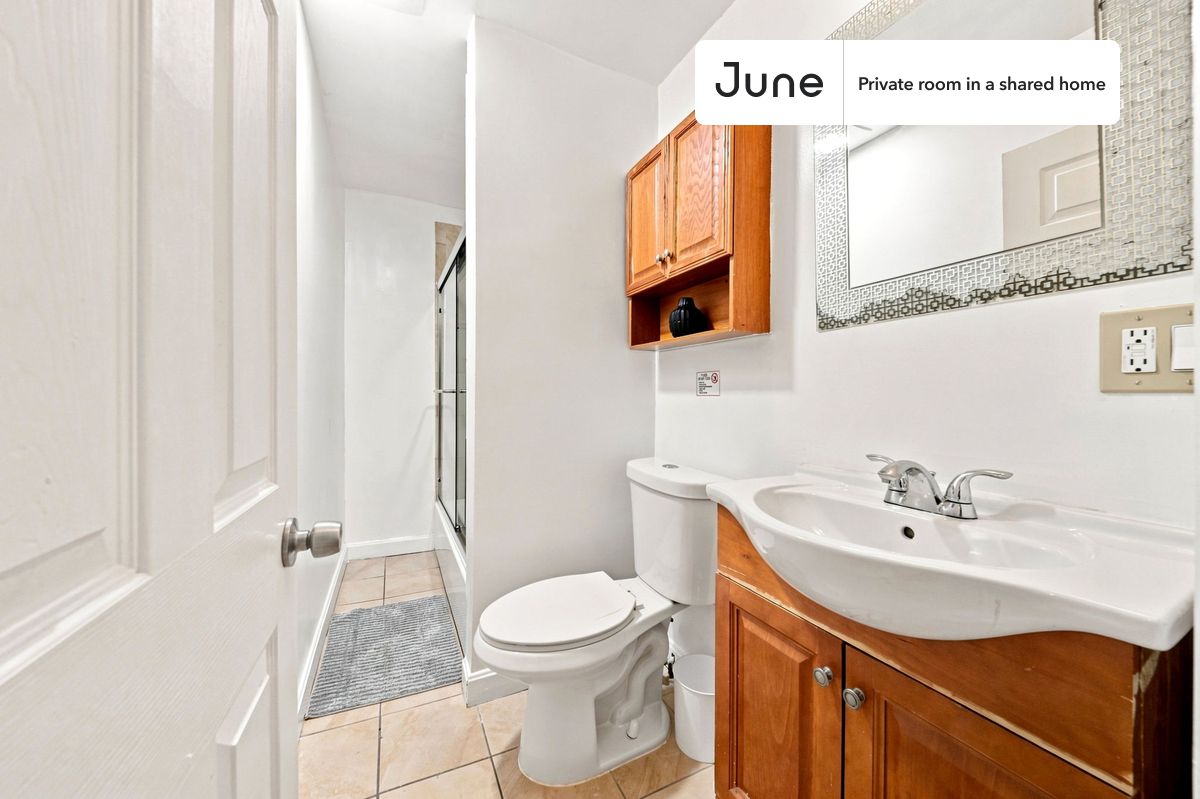Photos of apartment on Linden St.,Boston MA 02134