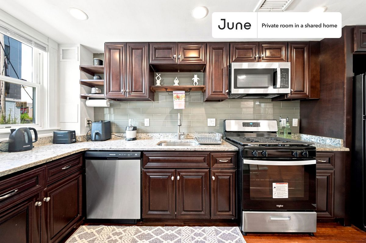 Photos of apartment on Linden St.,Boston MA 02134