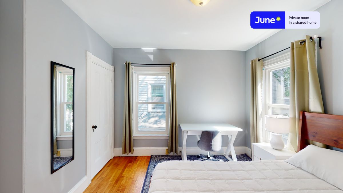 Photos of apartment on Saunders St.,Boston MA 02134