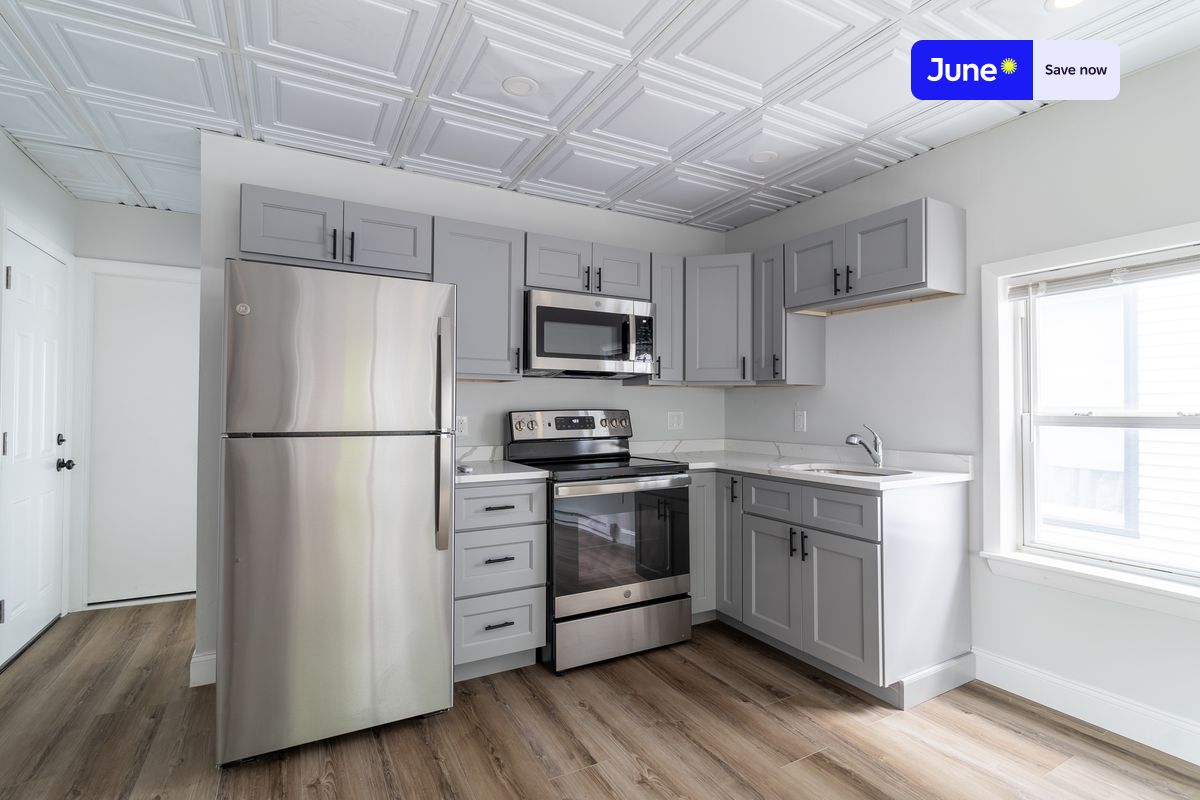 Photos of apartment on Cross St.,Boston MA 02145