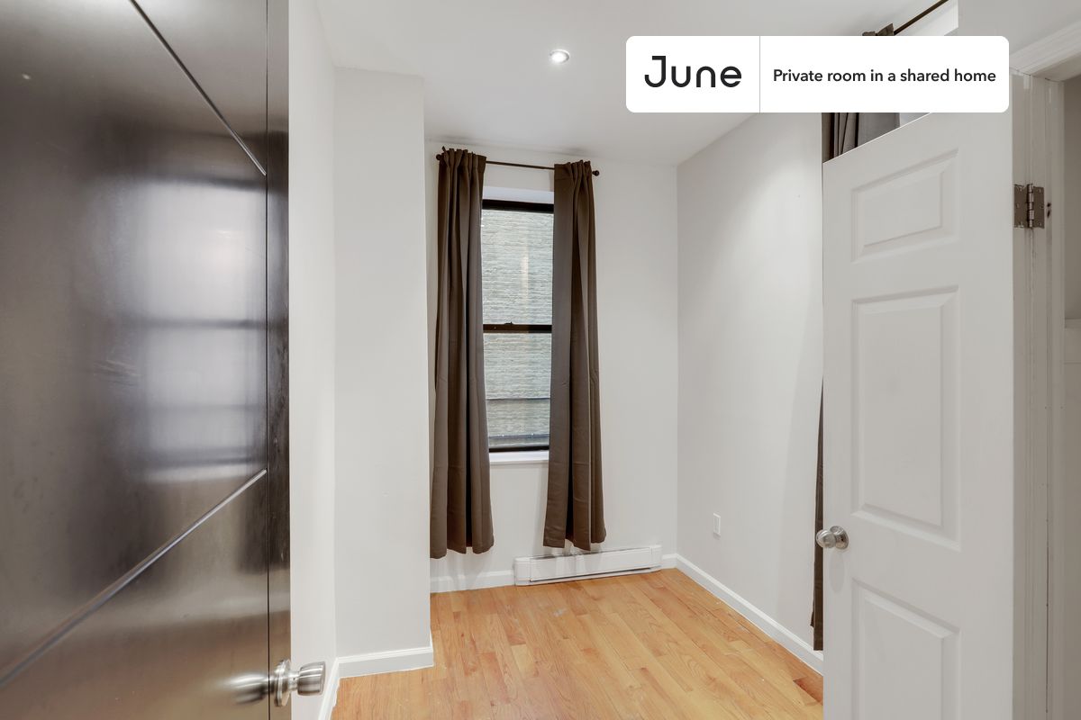 Spring Flash Sale: Move in before April 5th and get up to $300 off. Use code HelloSpring. Terms apply.

Planning your 2026-2027 academic stay? Book 9 months and pay our lower 12-month rate. Use code FALL2026.

PLEASE NOTE: This is a private room in a shared apartment. You will have your own bedroom and shared common areas (kitchen, bathroom, etc.) with other residents.

Full bedroom in a 4 bedroom / 2 bathroom apartment!

Check out 3D tour now:  https://jnhm.es/XK

This  Full room in South Harlem  offers flexible lease lengths, including a standard 12-month term and options up to 18 months. You pick your custom start and end date. Monthly rent rate is determined by furnishing preference, move-in date and move-out date. Speak to a June representative for recommendations on the best stay duration for the lowest rate, and learn more about this home on the June website:  https://jnhm.es/5LF

Amenities of this home:   Dishwasher,    Furnished Common Areas,    Wi-Fi - Paid separately (High-Speed),    Guarantors Allowed,          Street parking - City permit required,    Laundry in home (free),    Wall-Mounted TV,    Hardwood Flooring,    Microwave,    Oven,    Refrigerator,    Community Events,   also, this unit is conveniently located, several local parks, restaurants and bars are just minutes away.

About June Homes: Welcome to the easiest rental experience of your life. Rent furnished or unfurnished apartments available with a flexible lease, including a standard 12-month term and options up to 18 months. As a resident, you’ll have access to 24/7 support and monthly cleanings of the home’s shared spaces. Sign up now to apply online for your next home with June: https://jnhm.es/sign-roomi

Brokers welcome! Contact us for more details.

Interested? Use this listing ID when speaking to June team:  #787 B