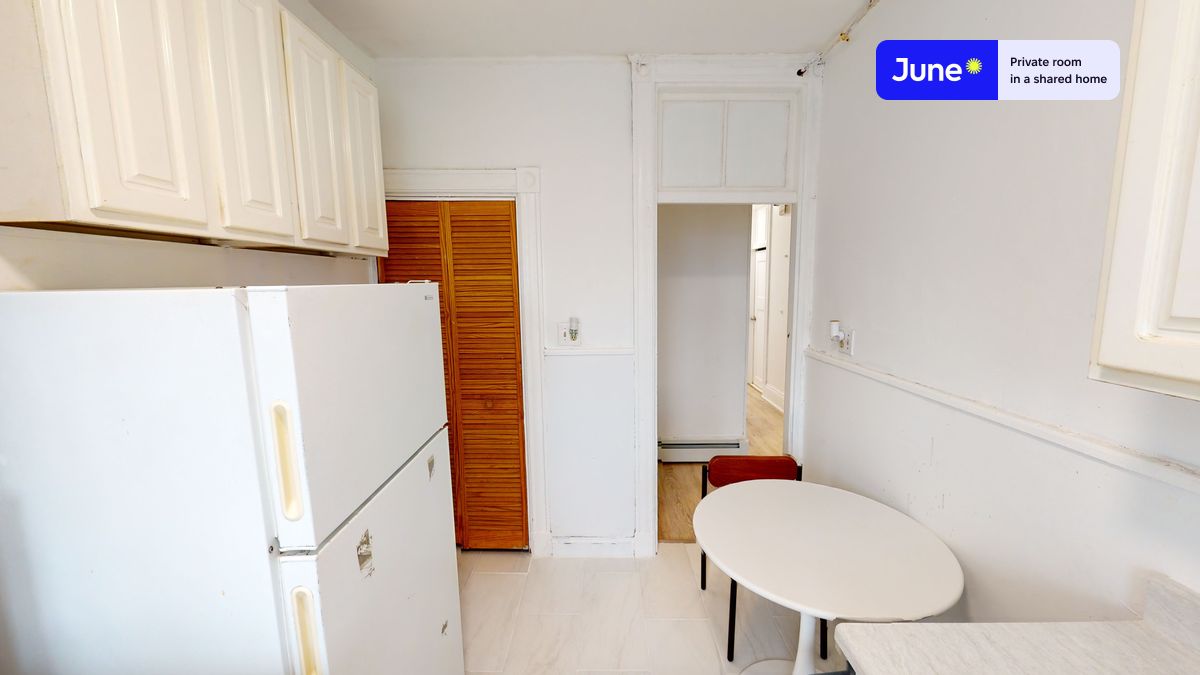 Photos of apartment on Linden St.,Boston MA 02134