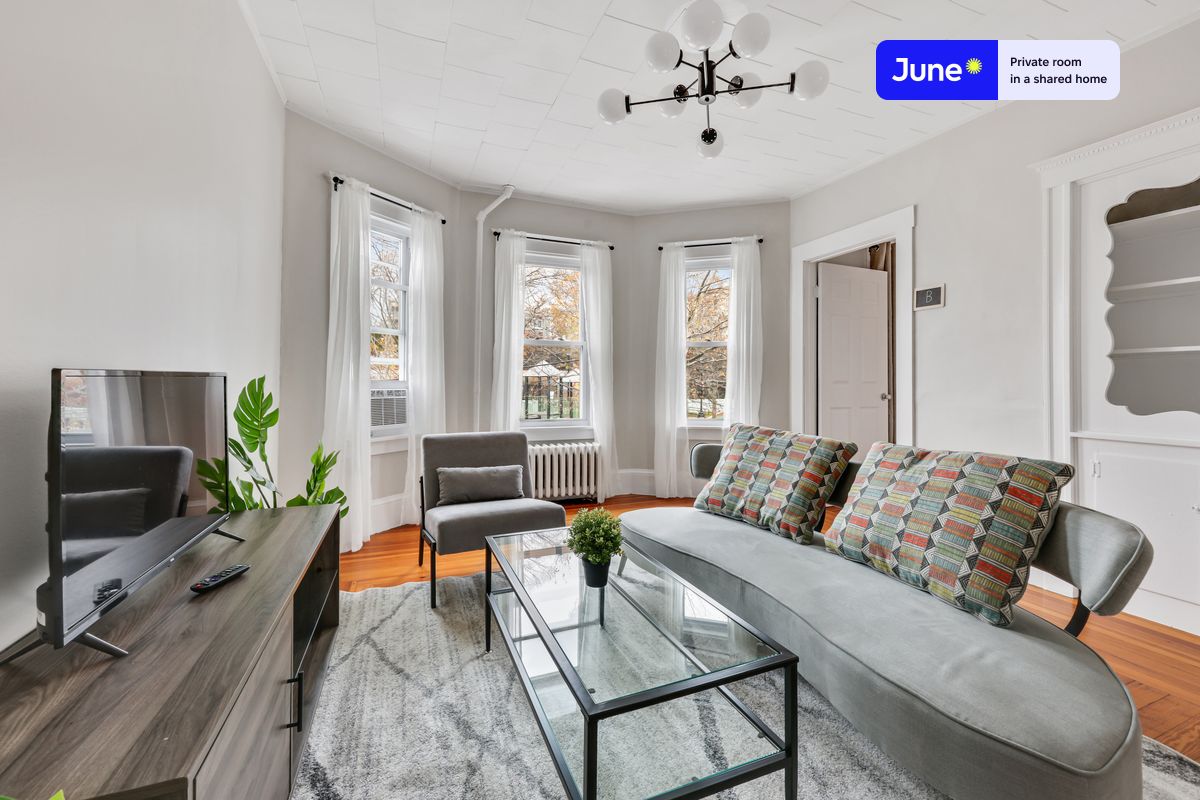 Photos of apartment on Craigie St.,Boston MA 02143