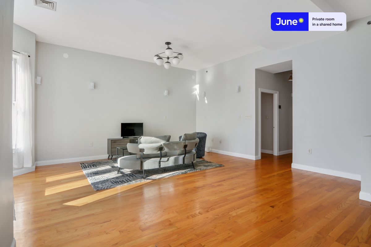 Photos of apartment on Dudley St.,Boston MA 02119