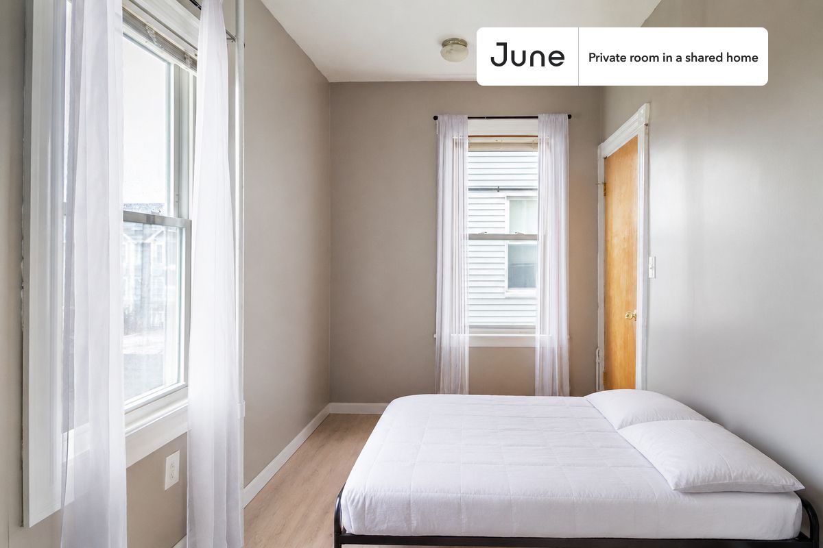 Pictures of  property for rent on Beacon St., Boston, MA 02143