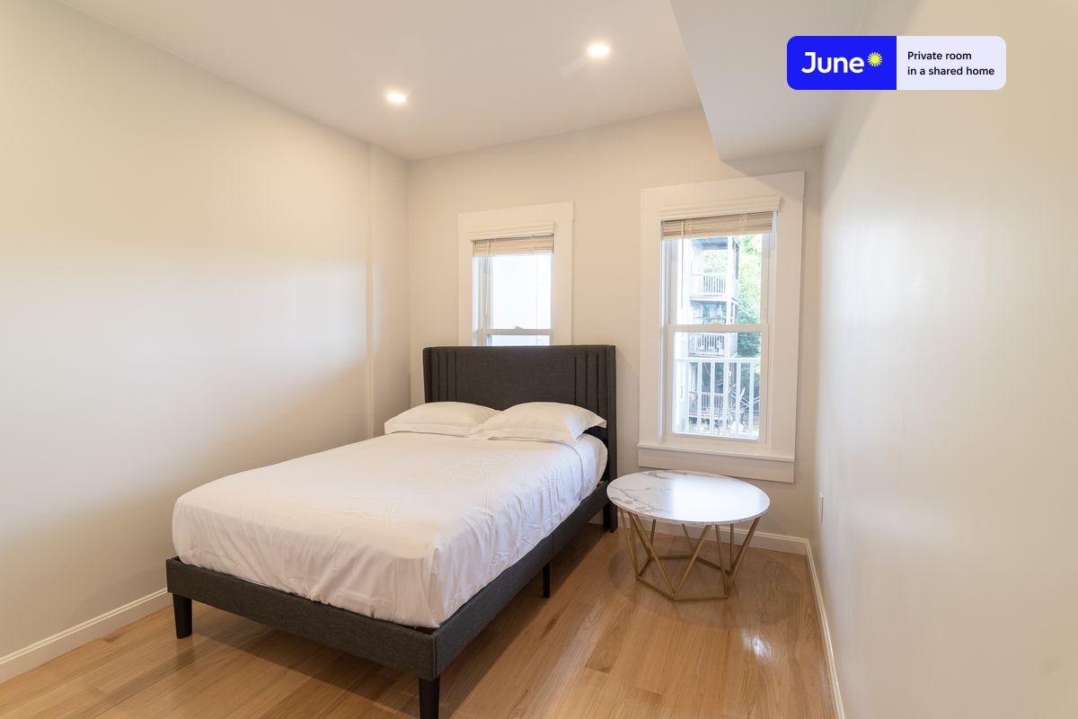 Pictures of  property for rent on Mount Vernon St., Boston, MA 02125