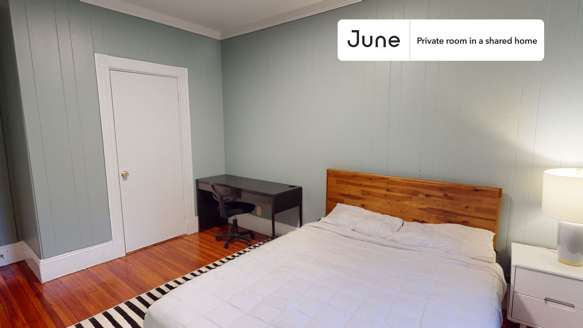 Photos of apartment on Linden St.,Boston MA 02134