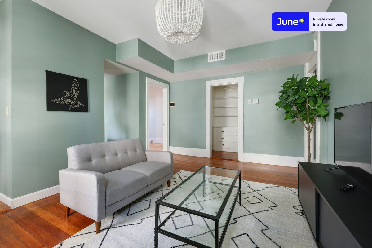 Photos of apartment on Prospect St.,Boston MA 02139