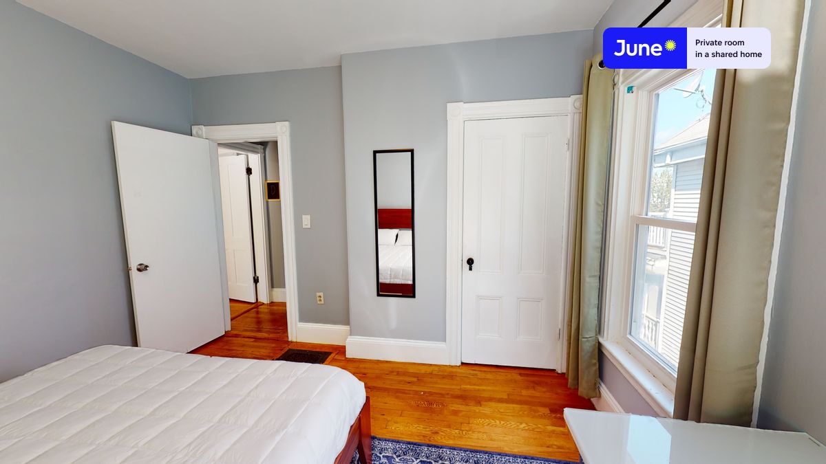 Photos of apartment on Saunders St.,Boston MA 02134