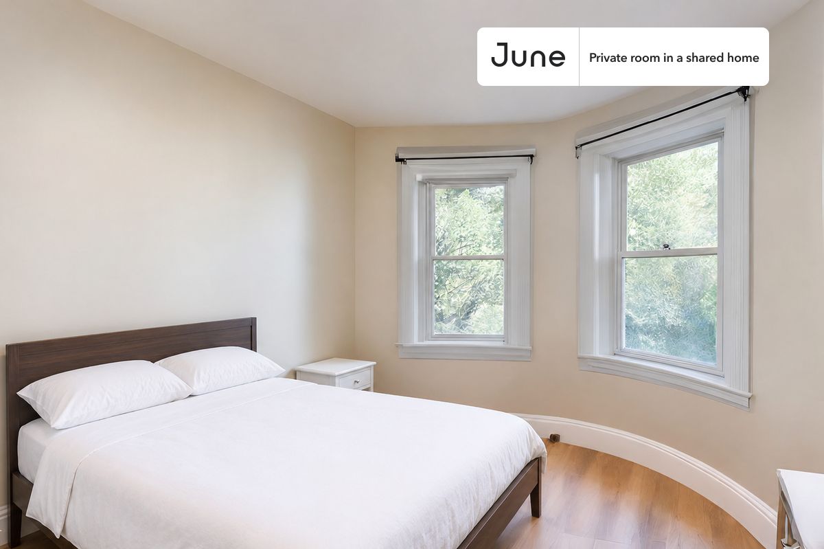 Pictures of  property for rent on Commonwealth Ave., Boston, MA 02135