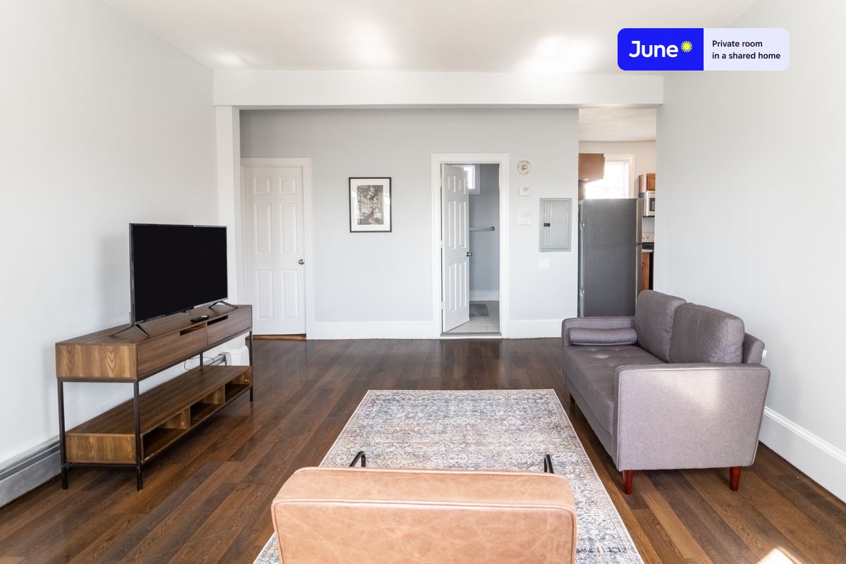 Photos of apartment on Glenway St.,Boston MA 02121
