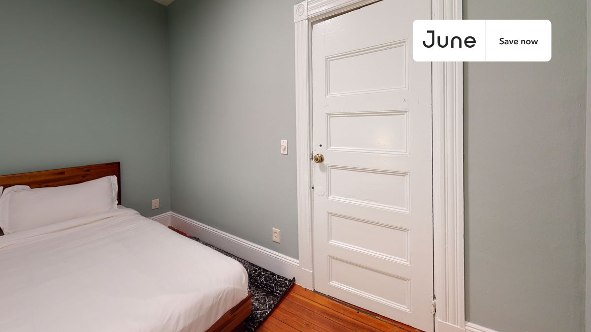 Photos of apartment on Linden St.,Boston MA 02134