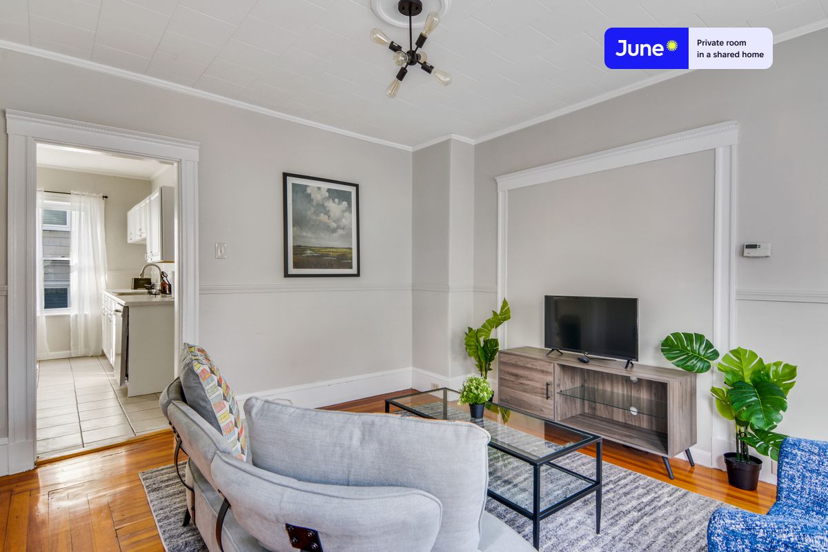 Photos of apartment on Craigie St.,Boston MA 02143