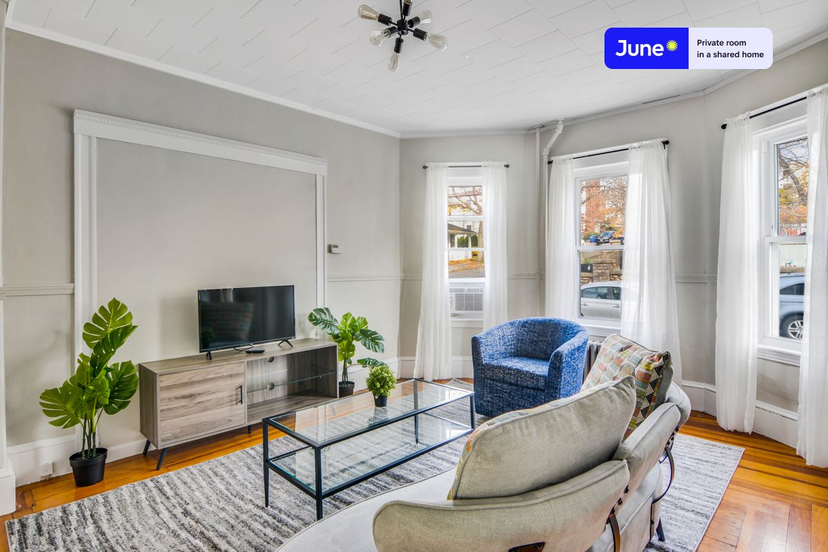 Photos of apartment on Craigie St.,Boston MA 02143