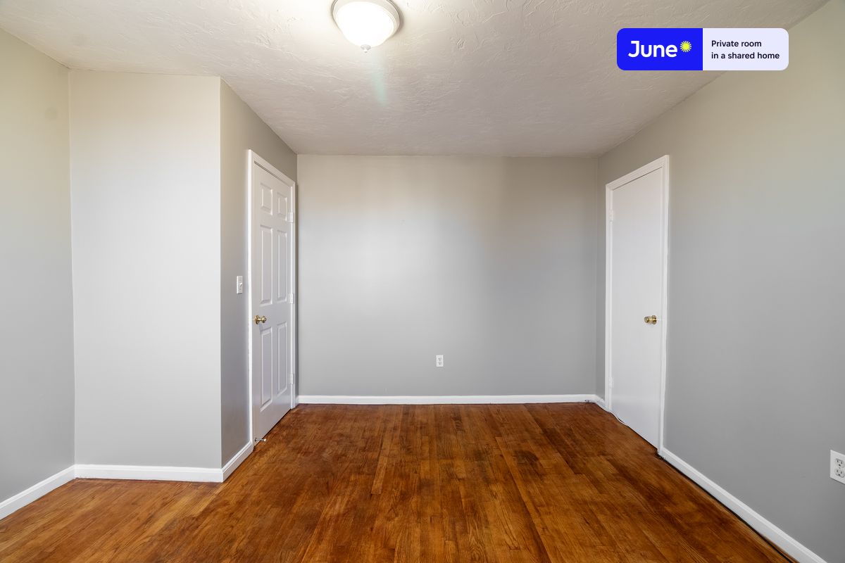 Photos of apartment on Bacon St.,Boston MA 02458