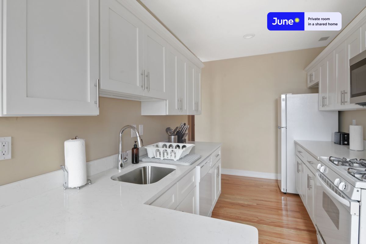 Photos of apartment on Linden St.,Boston MA 02134