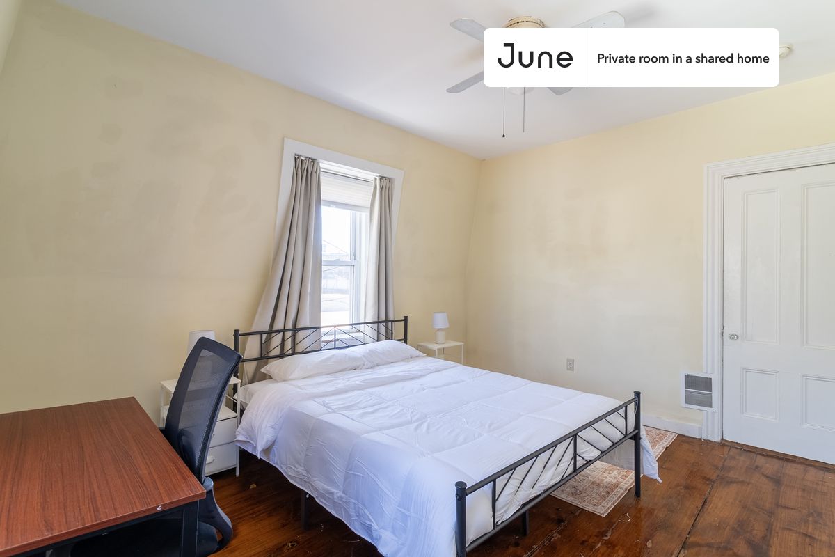 Photos of apartment on Lincoln St.,Boston MA 