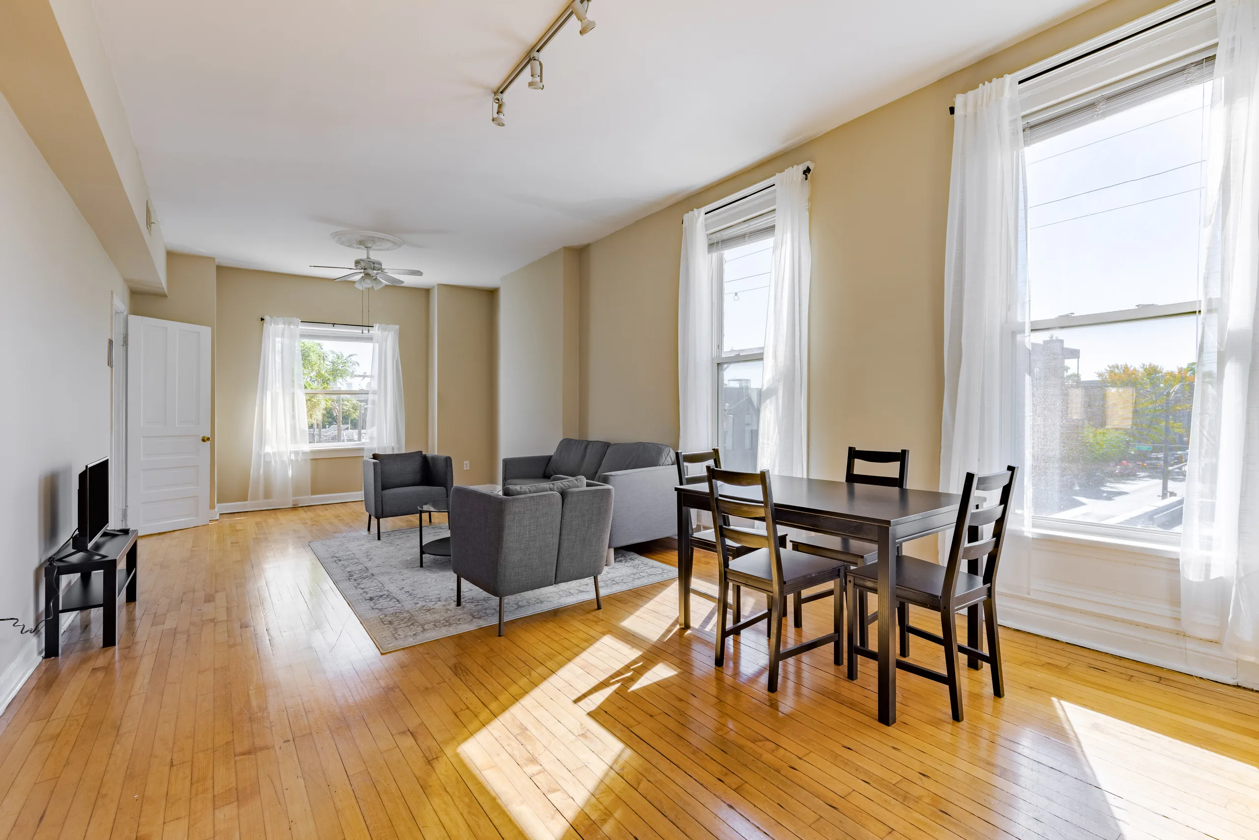 Wicker Park Chicago. 1742 sq. ft Furnished Apartment for Rent