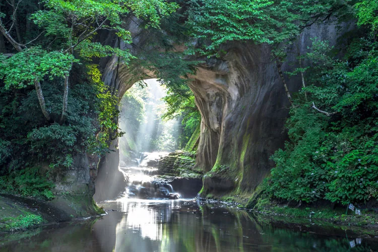 Kameiwa Cave and Nomizo Waterfall
