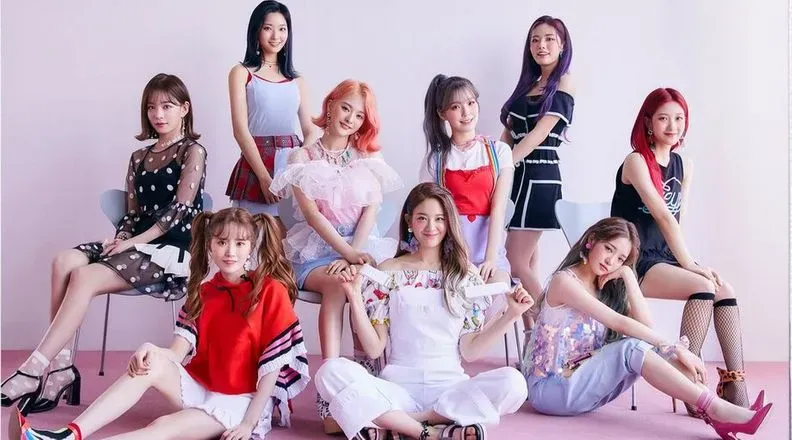 fromis_9, girl grup K-pop yang kini berada di bawah naungan manajemen Pledis Entertainment.