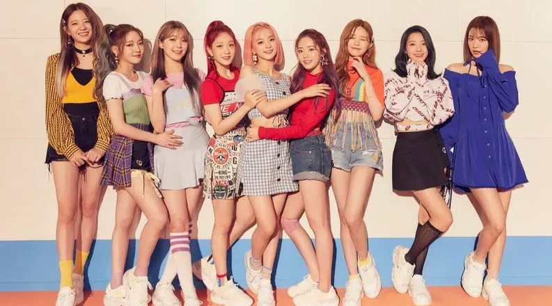 Fromis_9 adalah girl grup K-pop beranggotakan sembilan orang yang kini di bawah naungan Pledis Entertainment.  Sembilan anggota mereka yakni Saerom, Hayoung, Gyuri, Jiwon, Jisun, Seoyeon, Chaeyoung, Nagyung, dan Jiheon. 