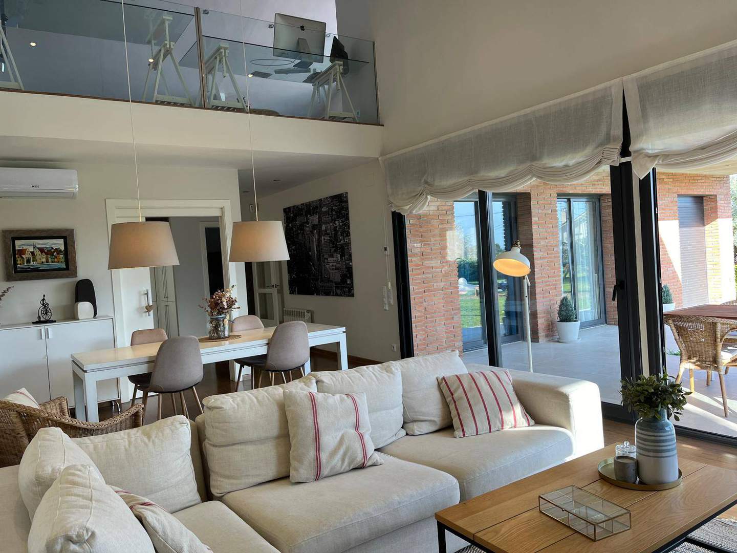 Alquila por horas Casa Preciosa con Techos altos y Ventanales