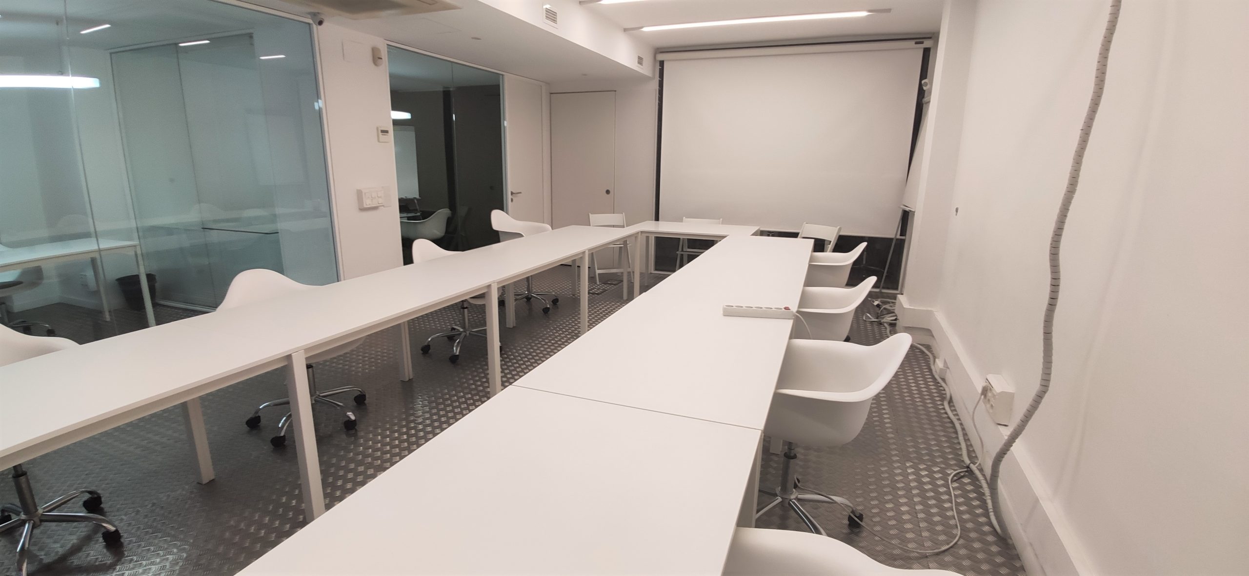 Alquila por horas Coworking Yellow para eventos y reuniones