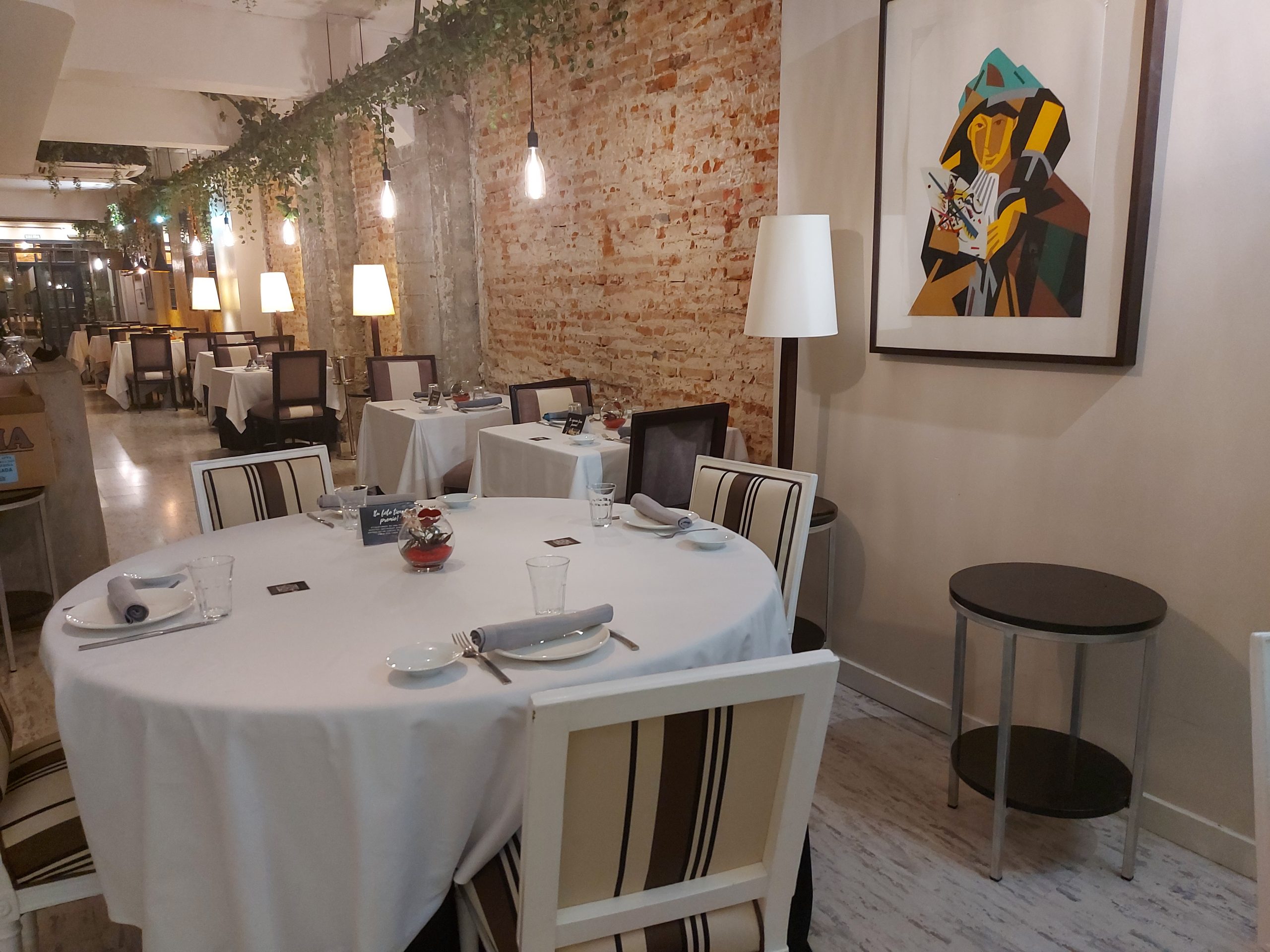 Alquila por horas Restaurante con cocina abierta