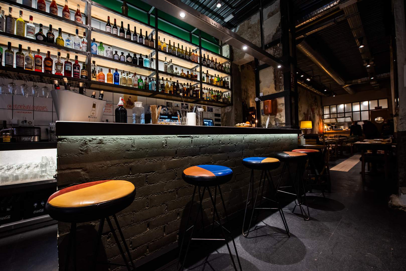 Alquila por horas Bar- restaurante-coctelería con 3 espacios